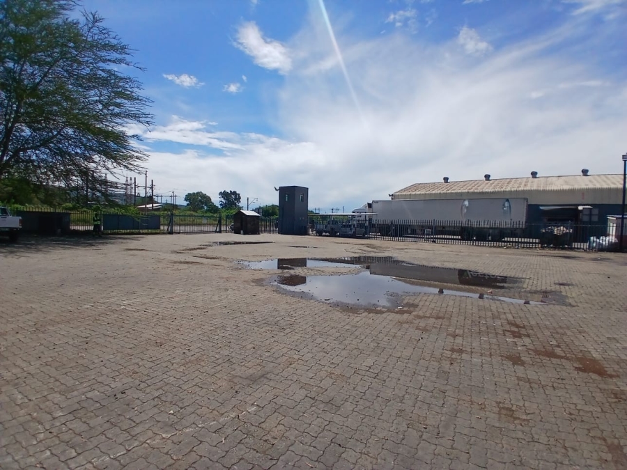 To Let commercial Property for Rent in Zinniaville North West